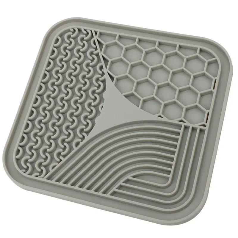 Pet Suction Cup Lick Pad Pet Lunch Mat Slow Food Pad for Cats and Dogs Powerful Suction Cup Easy To Wash Silicone Material