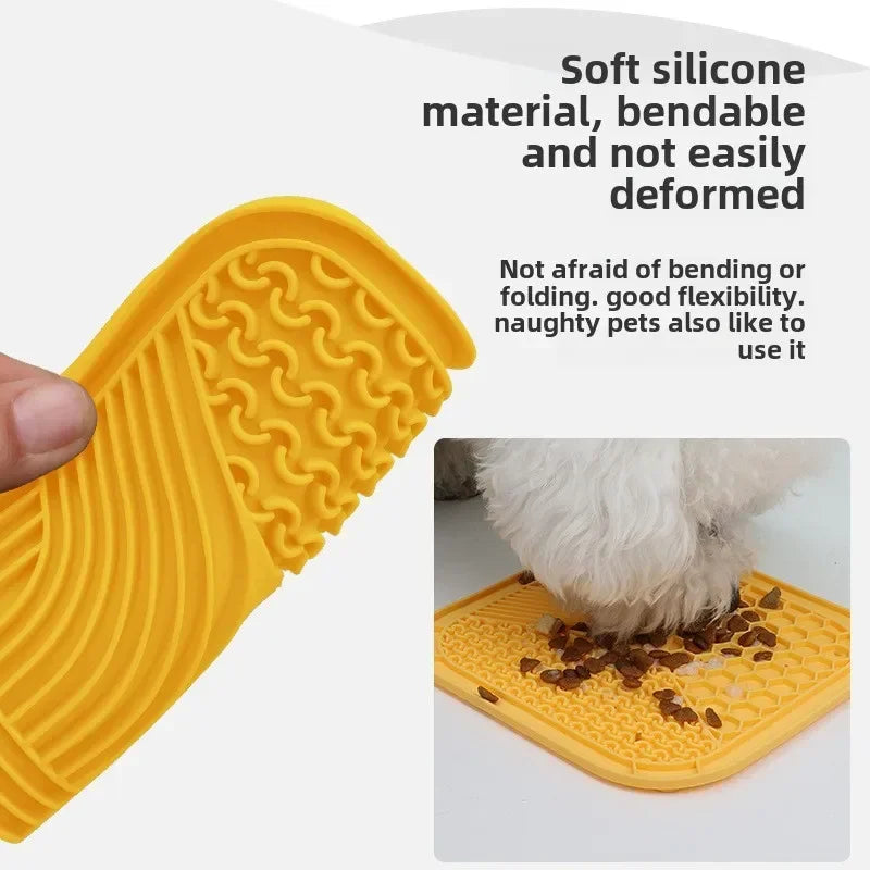 Pet Suction Cup Lick Pad Pet Lunch Mat Slow Food Pad for Cats and Dogs Powerful Suction Cup Easy To Wash Silicone Material