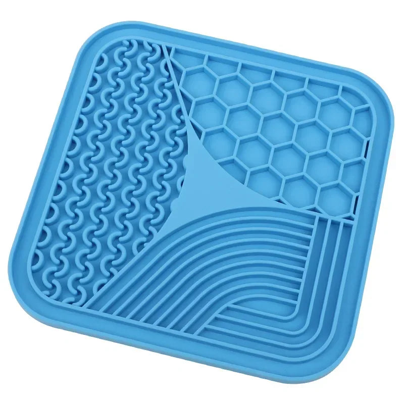 Pet Suction Cup Lick Pad Pet Lunch Mat Slow Food Pad for Cats and Dogs Powerful Suction Cup Easy To Wash Silicone Material