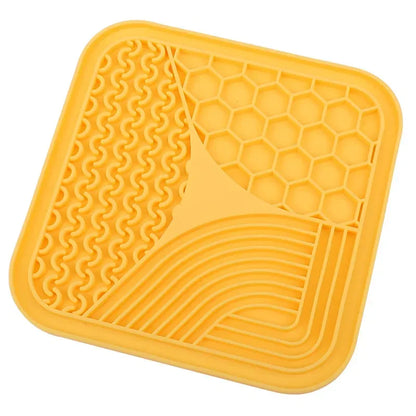 Pet Suction Cup Lick Pad Pet Lunch Mat Slow Food Pad for Cats and Dogs Powerful Suction Cup Easy To Wash Silicone Material