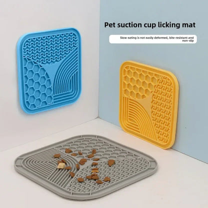 Pet Suction Cup Lick Pad Pet Lunch Mat Slow Food Pad for Cats and Dogs Powerful Suction Cup Easy To Wash Silicone Material